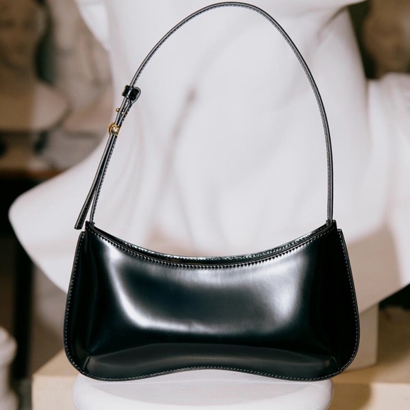 Jacquemus Elegant Black Women's Shoulder Bag - Picture 1 of 4